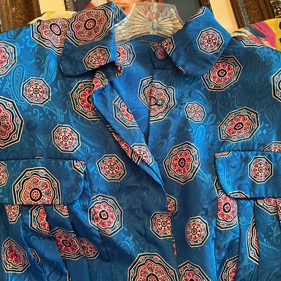 1980’s blouse multi colored shoulder pads. Blousey. Sleeves and waist stretch - Picture 4 of 9